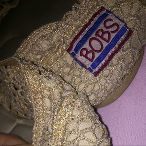 Bobs Gold Lace Size 6 Flats